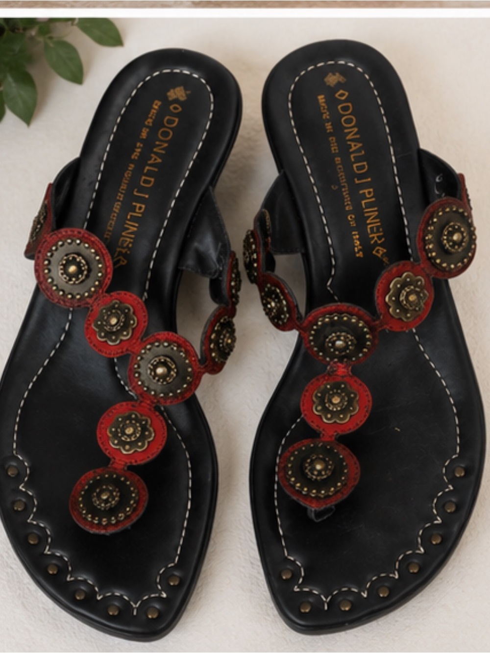Donald J. Pliner Italy Western Concho Leather Thong Sandals Black Red Size 8